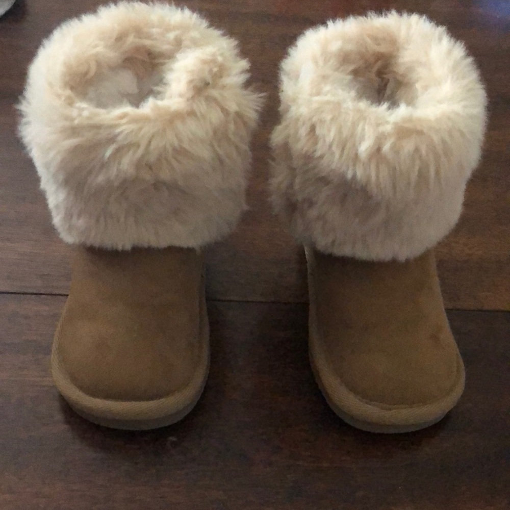 Joe Fresh Faux fur tan boots size 6